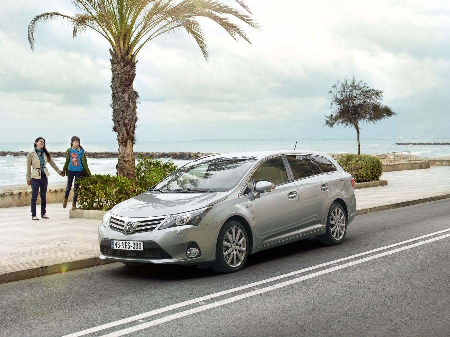  Toyota Avensis SW 2011 года  (фото 48 из 60)
